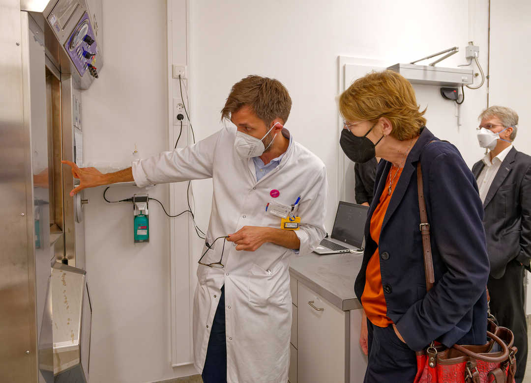 Die Gäste beim Rundgang durch die Klinik für Nuklearmedizin